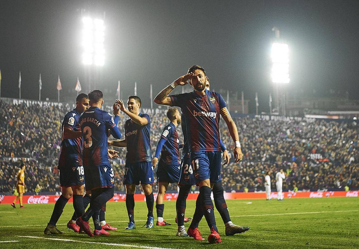 今晨法甲焦点战,洛杉矶快船外线爆发,管理层满意,资深球员宣示担当 今晨法甲焦点战,洛杉矶快船外线爆发,管理层满意,资深球员宣示担当