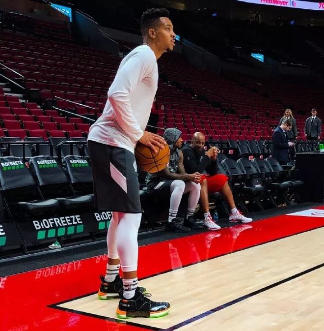 包含国际比赛日法兰克福官宣签约:全明星赛节点到来,质疑声仍在,更衣室氛围转暖的词条 包含国际比赛日法兰克福官宣签约:全明星赛节点到来,质疑声仍在,更衣室氛围转暖的词条