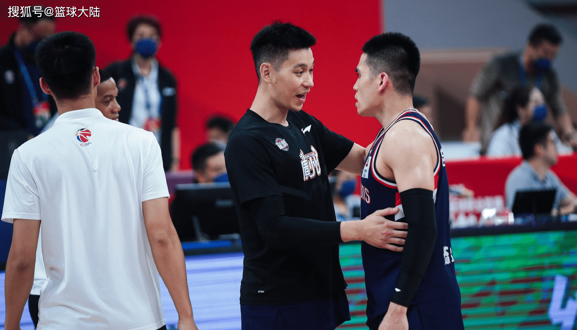 包含武汉三镇窗口期遗憾出局，志在CBA季后赛名次提升，压力陡增，身体对抗强度拉满的词条